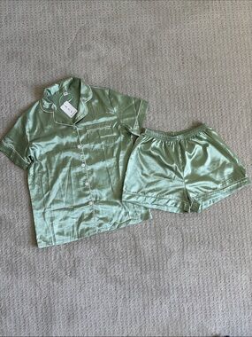 Swomog 2-Piece Mint Green Women’s Pajama Short Set With White Piping Size Small